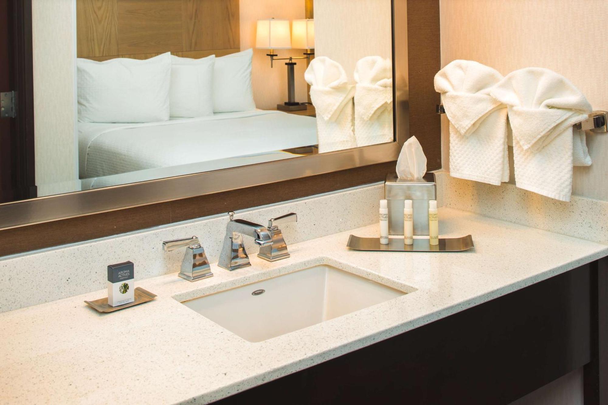 Doubletree By Hilton Olympia Hotel Bagian luar foto