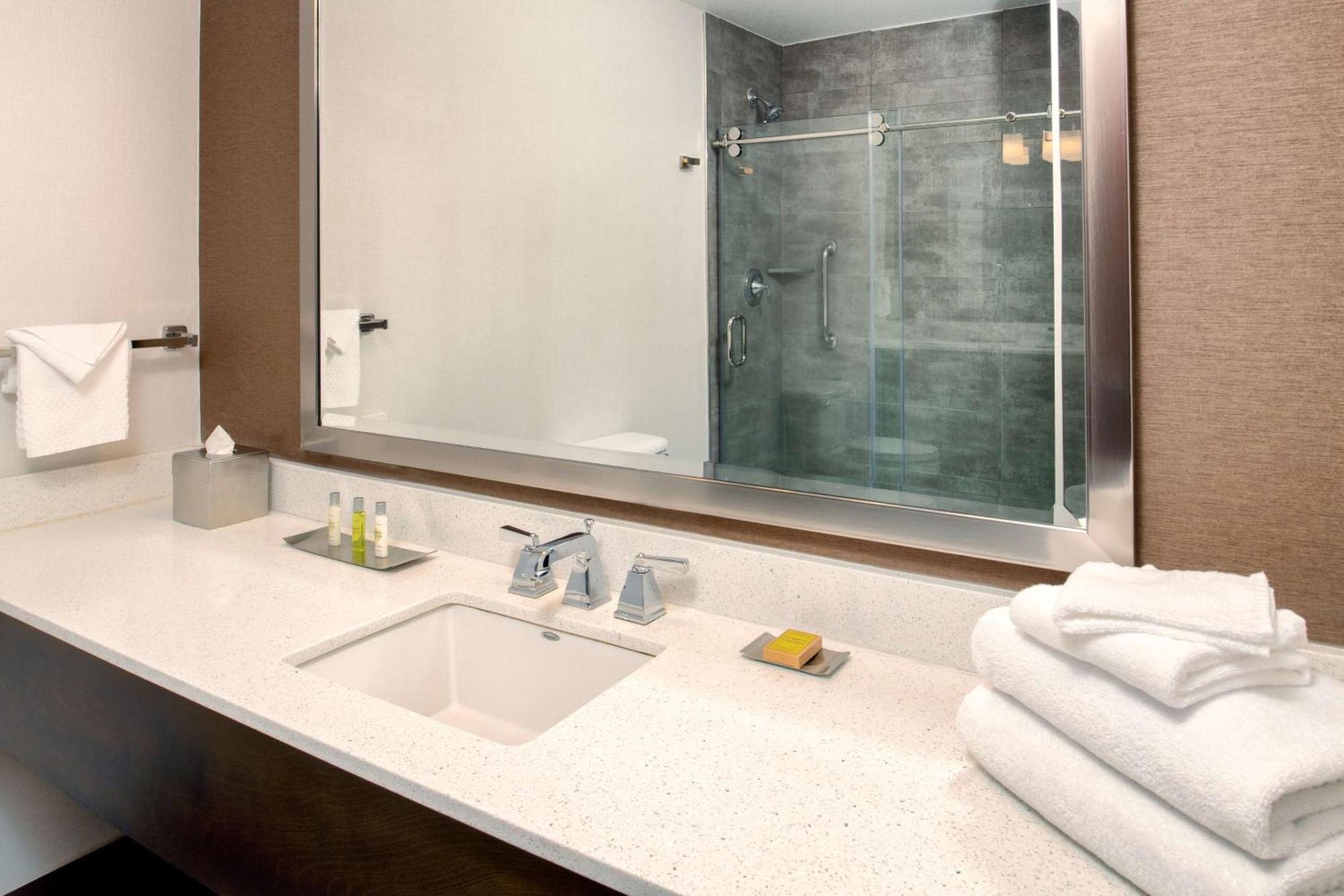 Doubletree By Hilton Olympia Hotel Bagian luar foto