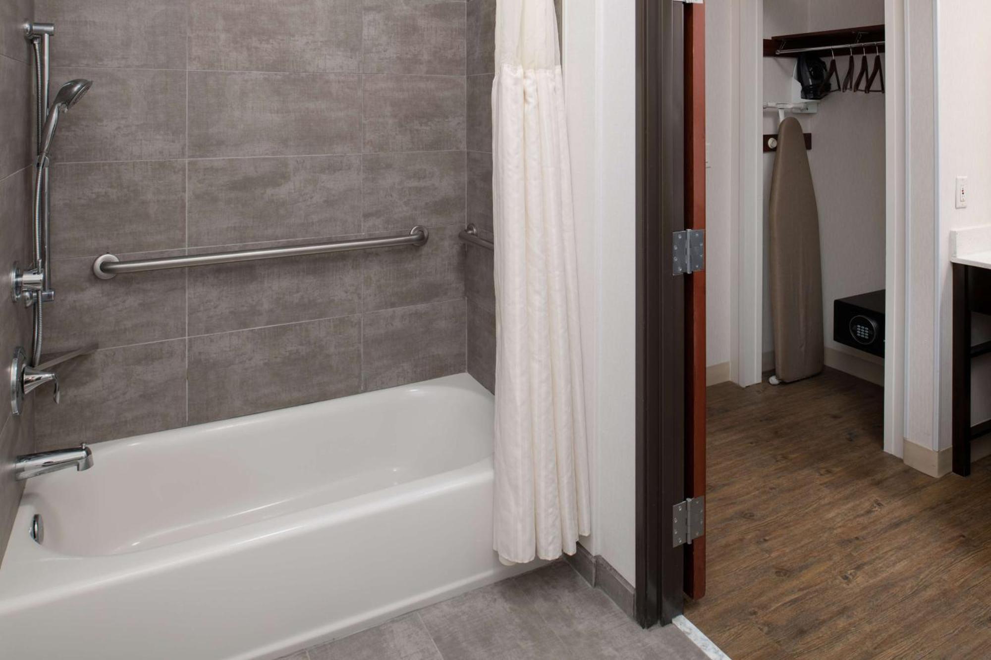 Doubletree By Hilton Olympia Hotel Bagian luar foto