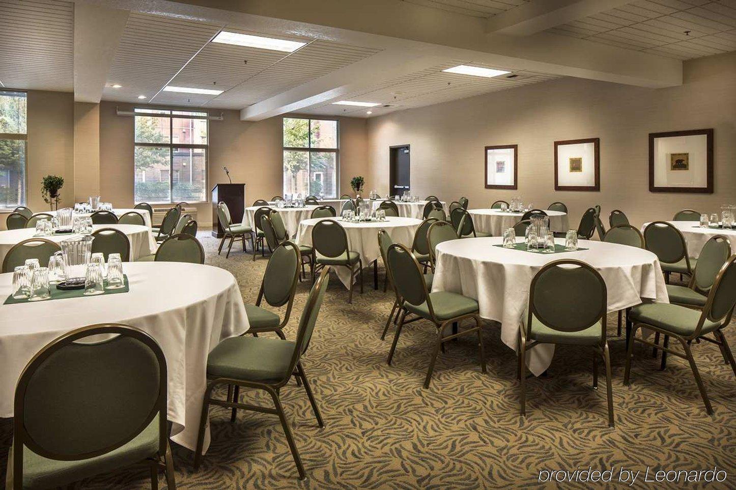 Doubletree By Hilton Olympia Hotel Bagian luar foto